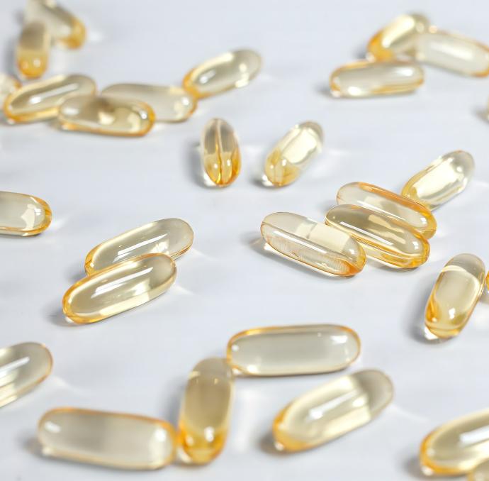 a bunch of pills sitting on top of a table